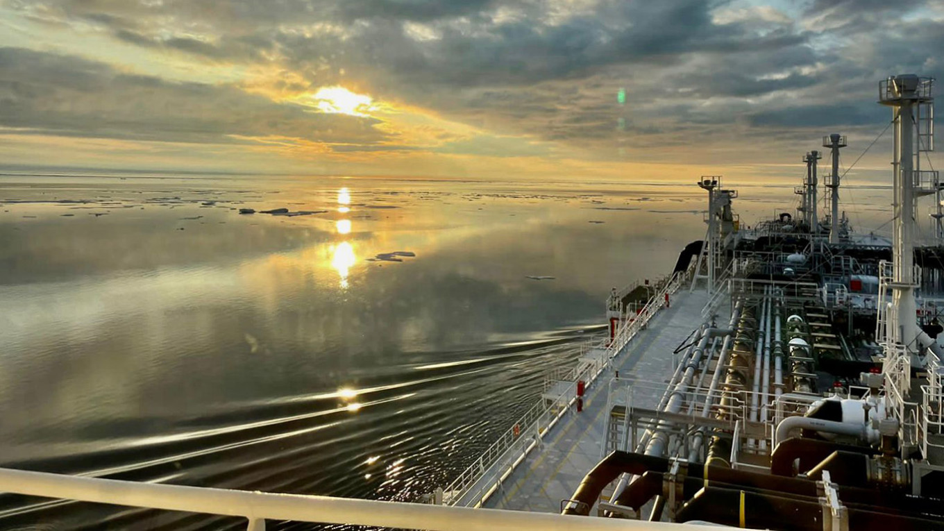 Starmer Targets LNG Ships and Shadow Fleet in New Wave of Russia Sanctions