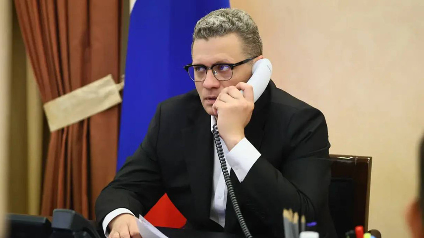 Vologda leader forced to hitch ride with police as fuel crisis hits home