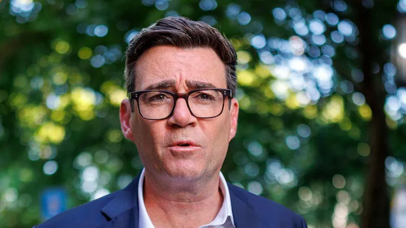 Former mayor set to become prime minister as sole candidate emerges in Labour race