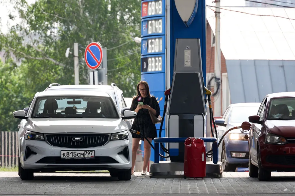 Independent Developer Challenges Tech Giants in Race to Map Russia's Dwindling Petrol Supplies