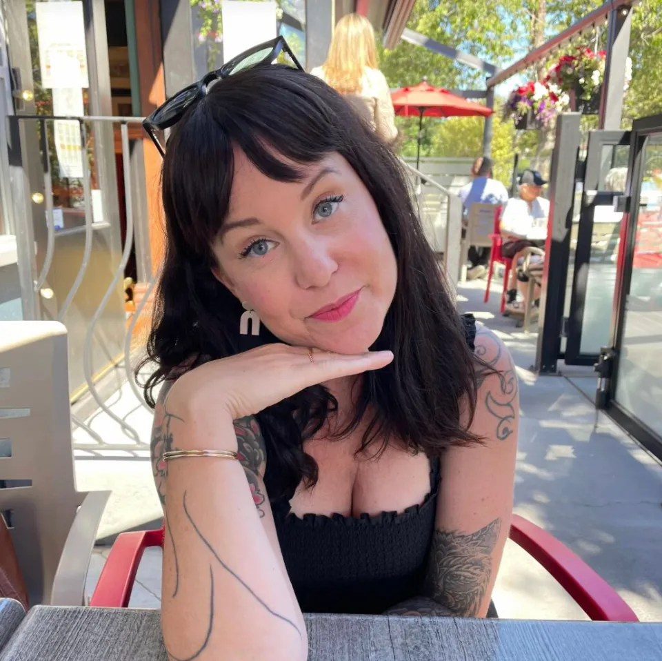TikTok influencer ends her life through assisted dying after documenting Alzheimer's battle