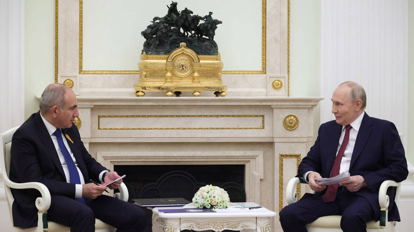 Pashinyan urges Putin to resolve trade restrictions as Armenia-Russia ties fray