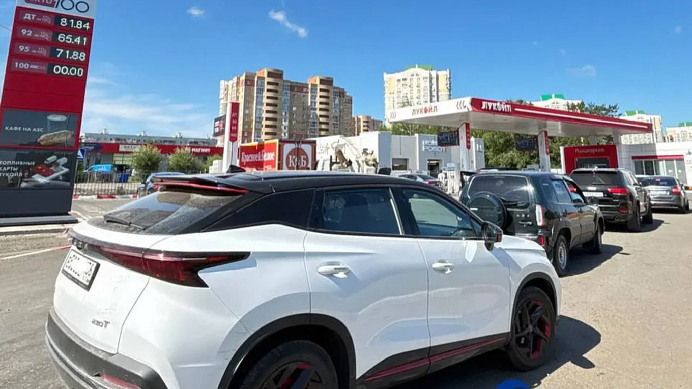 Ukraine Drone Strike Prompts Fuel Rationing in Russian Border Region