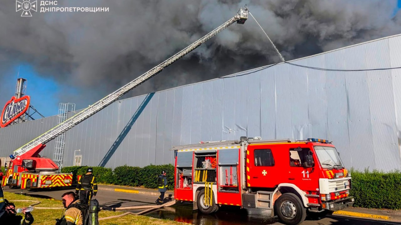 Fifteen Dead as Russian Drones Strike Shopping Centre in Zelensky's Hometown