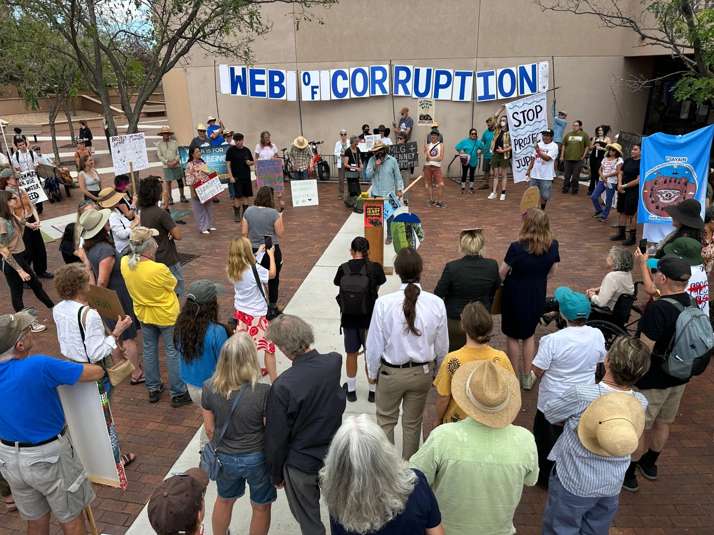 Bipartisan Backlash: Farmers and Environmentalists Join Forces to Block Tech Expansion
