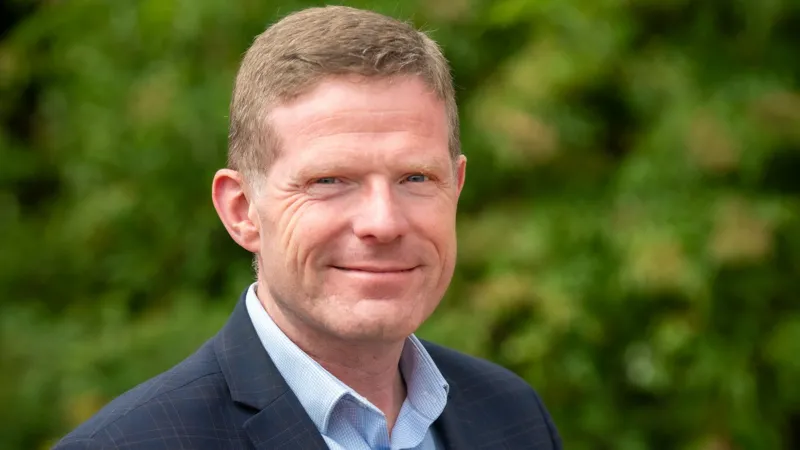 Father-of-two has tumour removed in pioneering operation guided by live artificial intelligence