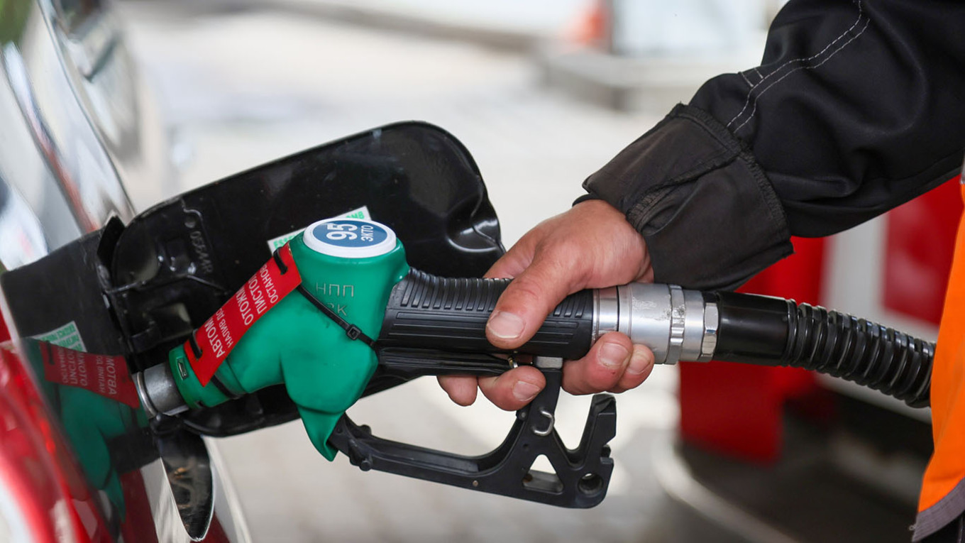 Russian Regions Reimpose Fuel Rationing as Ukrainian Strikes Bite